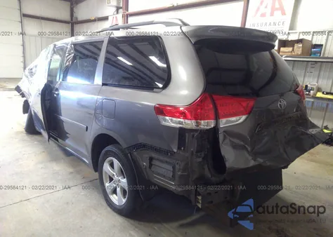 2011 Toyota Sienna Le V6 z USA, uszkodzony, nr VIN 5TDKK3DC6BS113718